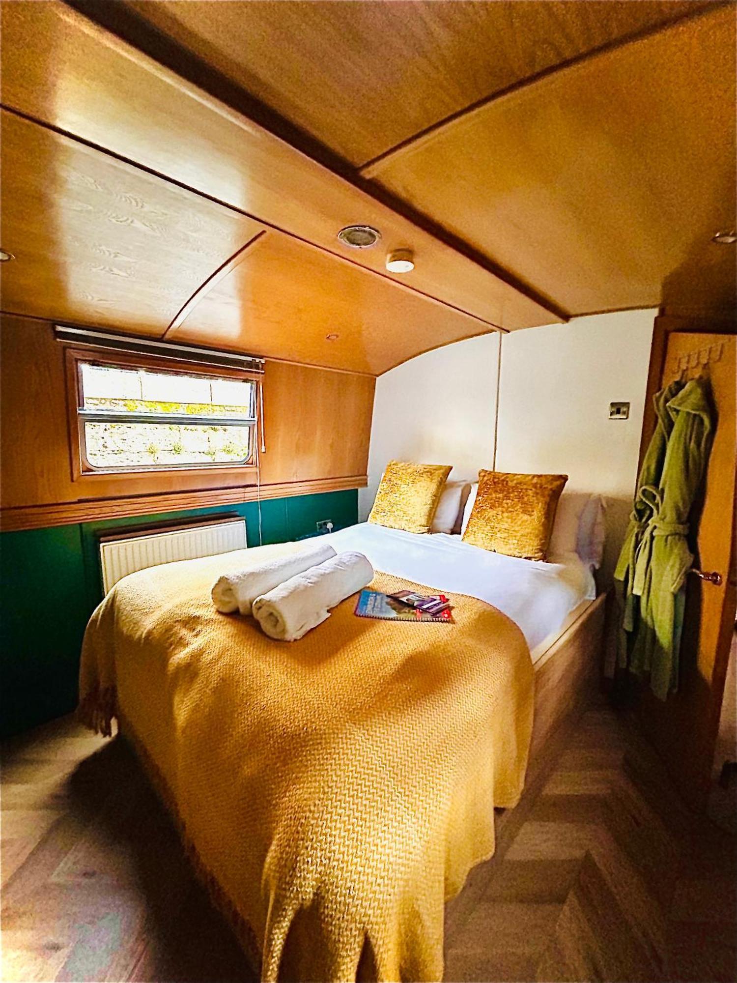 Edinburgh - Houseboats Hotel Exterior photo